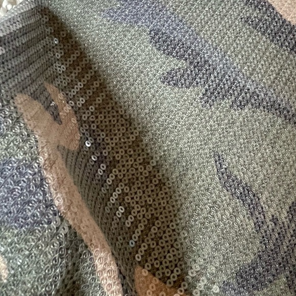 Camo Sequin Tank Top - Picture 3 of 5